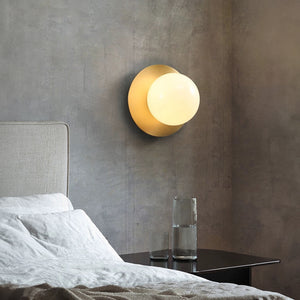 Liila_1_Brass_Wall_Lamp_Nuura_0020