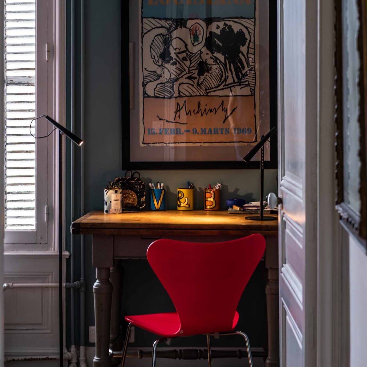 Magneto Table Lamp