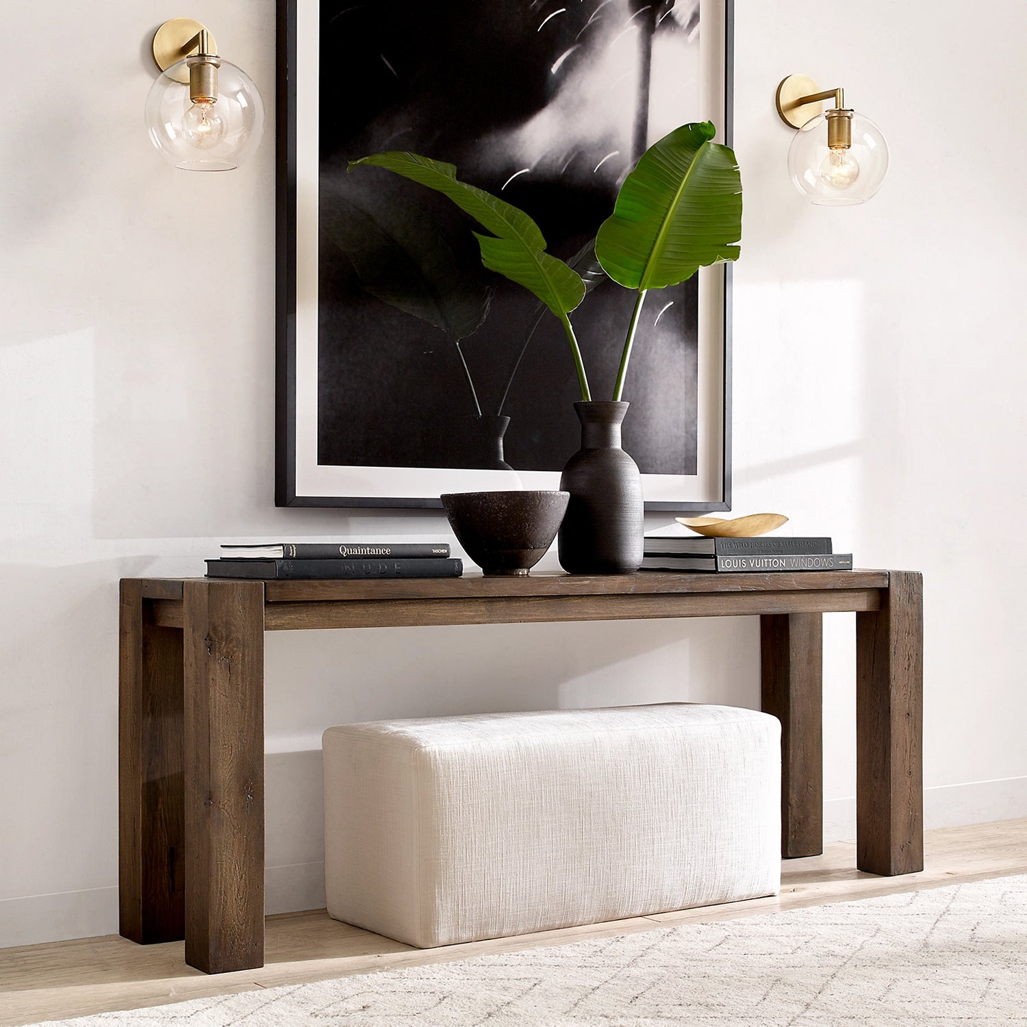 Utilitaire Globe Shade Sconce