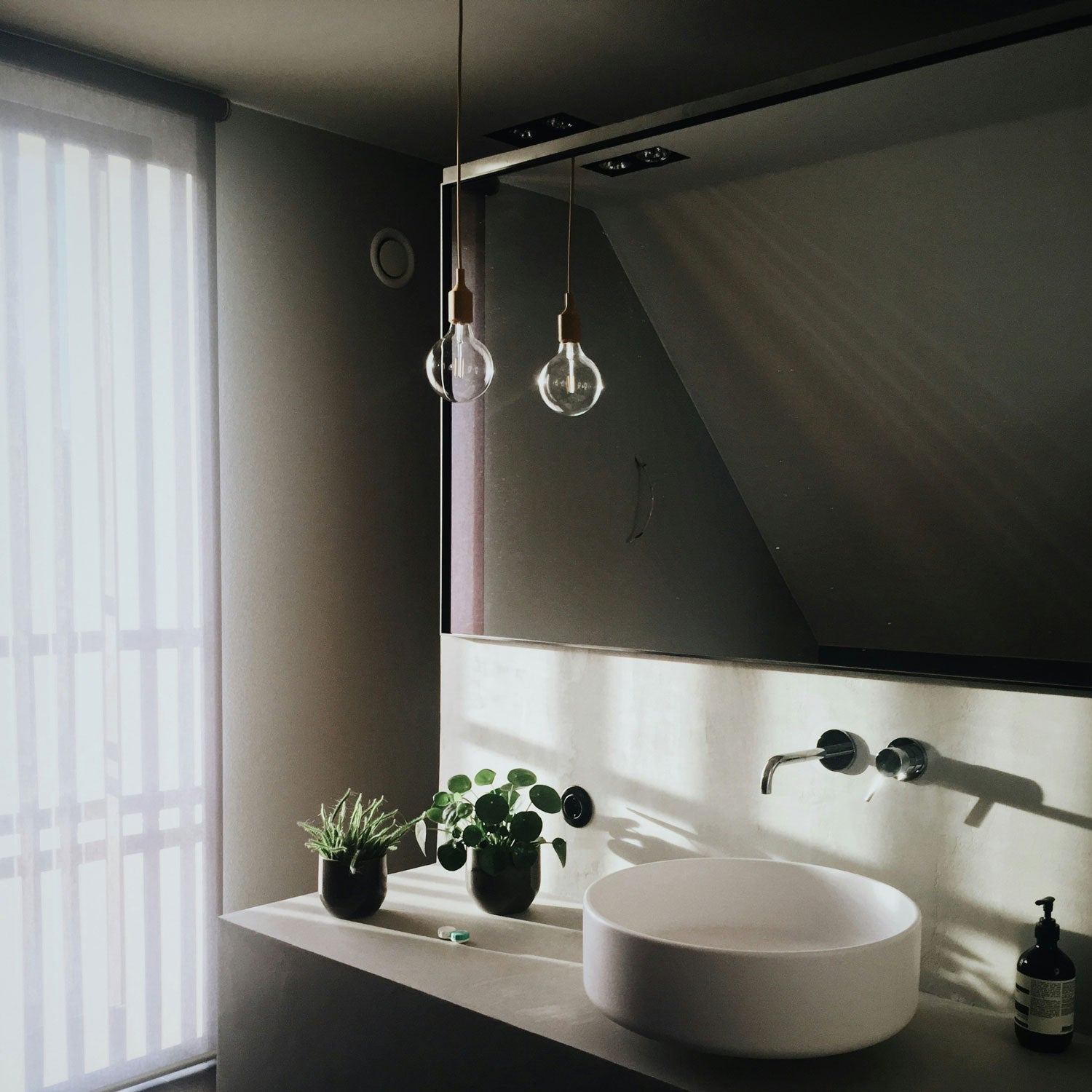 How to Find the Best Bathroom Vanity Lighting
