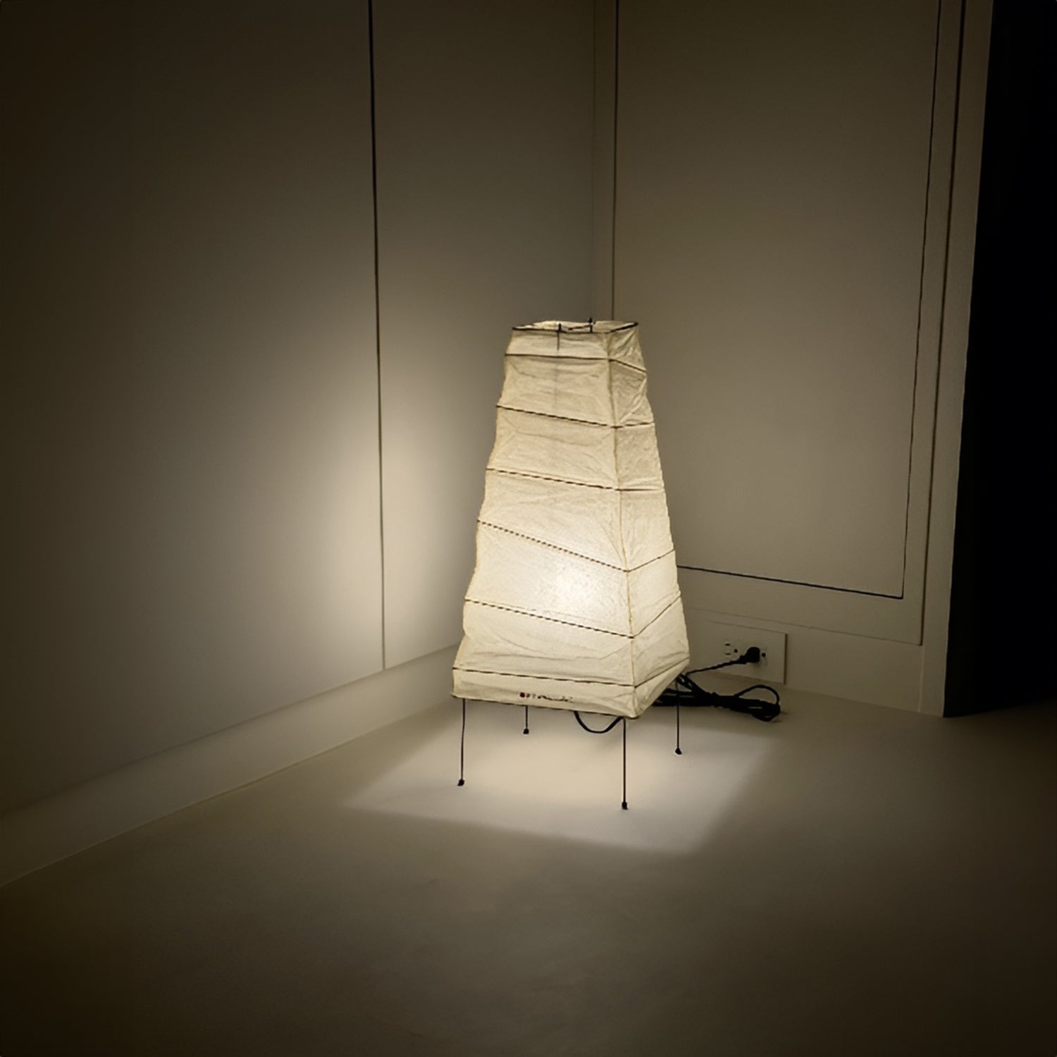 Akari 4N Table Lamp