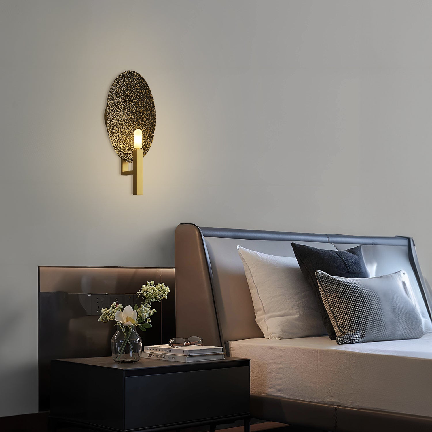 Applique_Coque_Wall_Sconce_Herve_Van_Der_Straeten_02