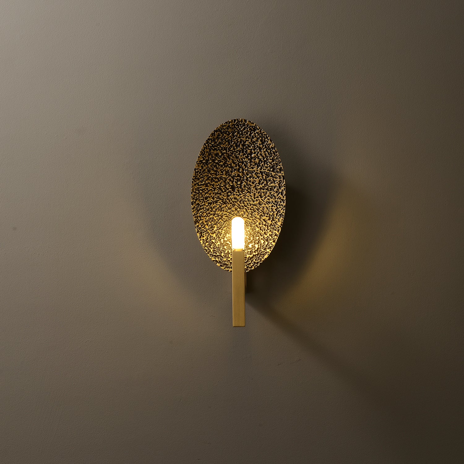 Applique_Coque_Wall_Sconce_Herve_Van_Der_Straeten_06