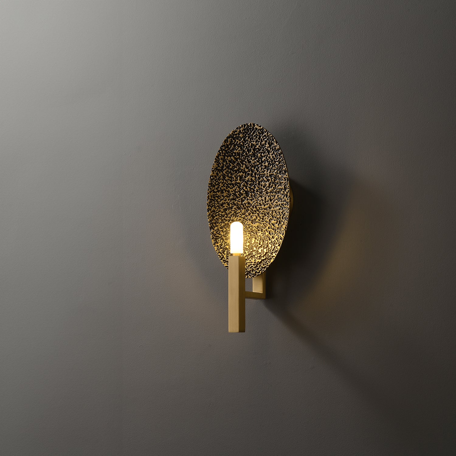 Applique_Coque_Wall_Sconce_Herve_Van_Der_Straeten_08