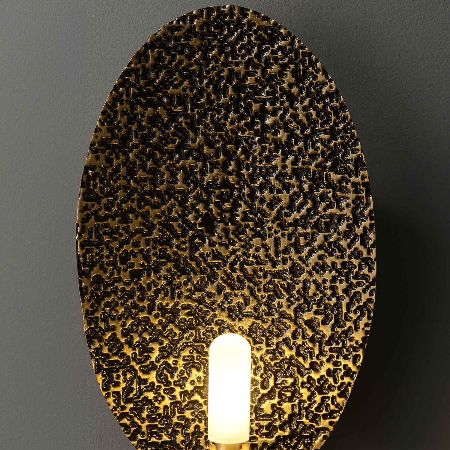Applique_Coque_Wall_Sconce_Herve_Van_Der_Straeten_10