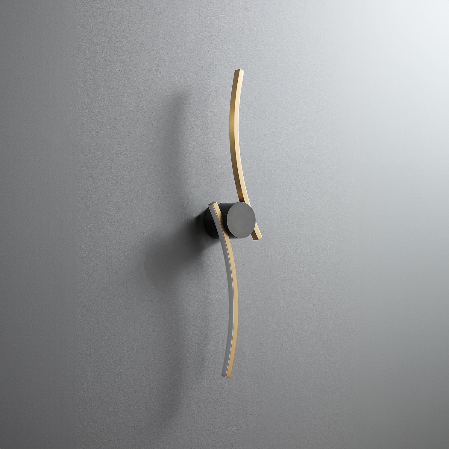 Coordinates_3_Brass_Wall_Lamp_Flos_0005