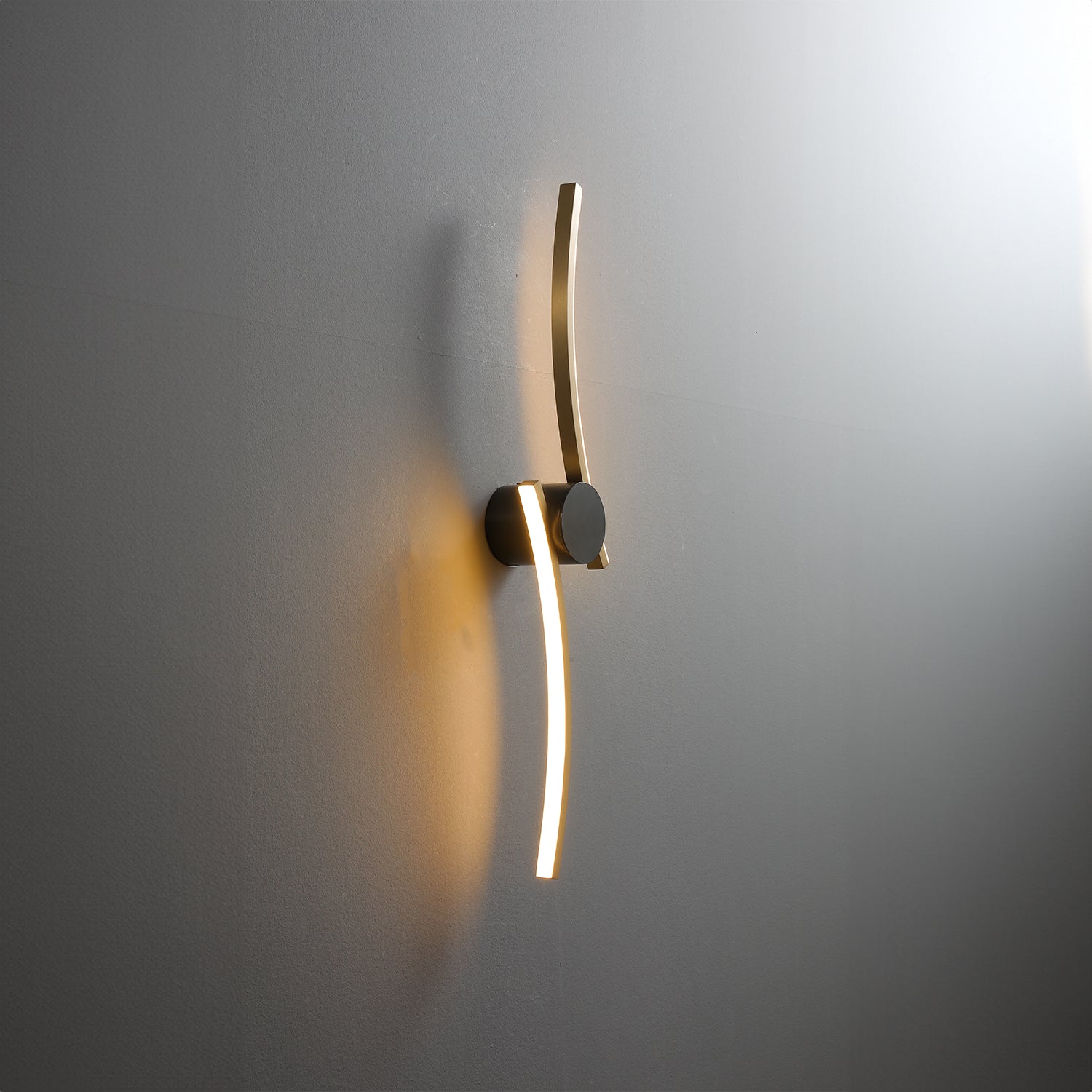 Coordinates_3_Brass_Wall_Lamp_Flos_0010