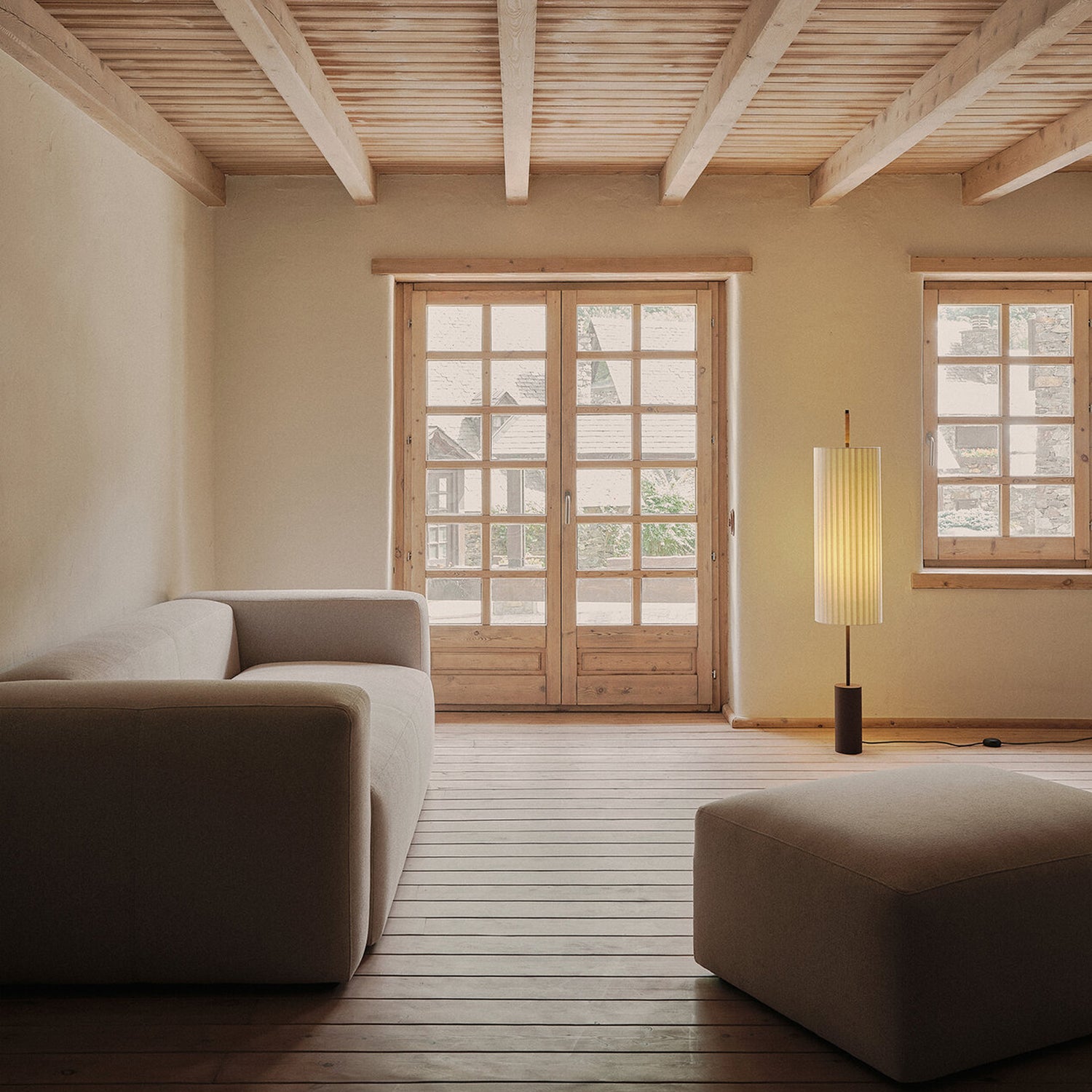 Dórica Floor Lamp