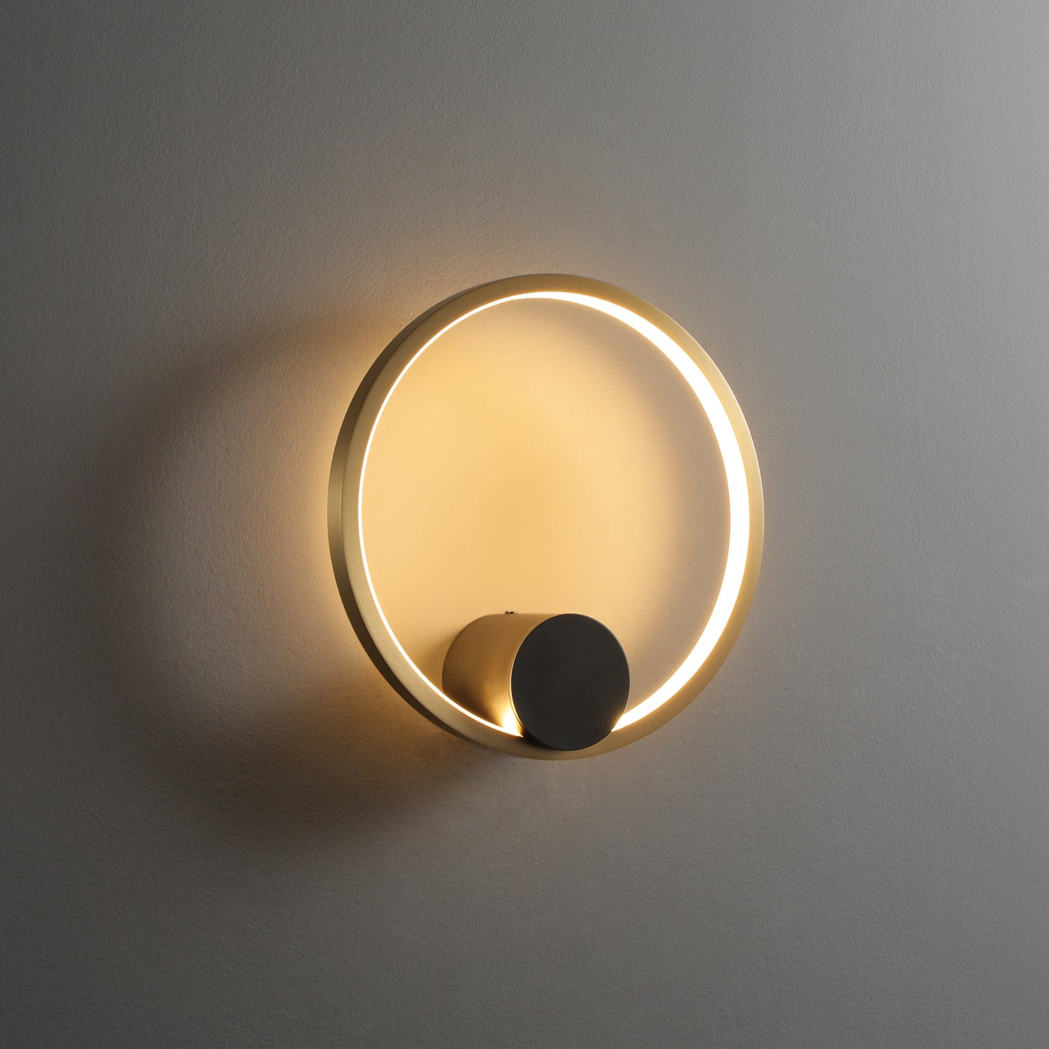 Holy_Brass_Wall_Lamp_Christinekroencke_0009