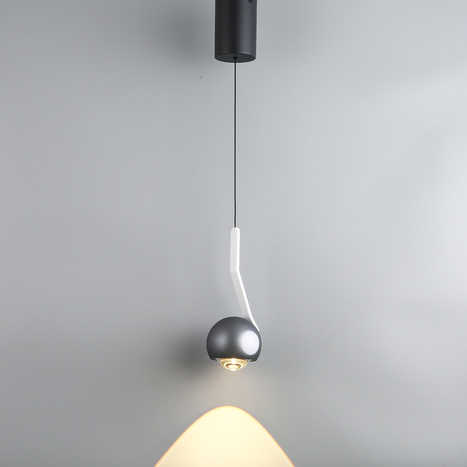 Io_Sospeso1_Pendant_Light_Occhio_06