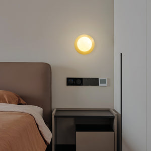 Liila_1_Brass_Wall_Lamp_Nuura_0004