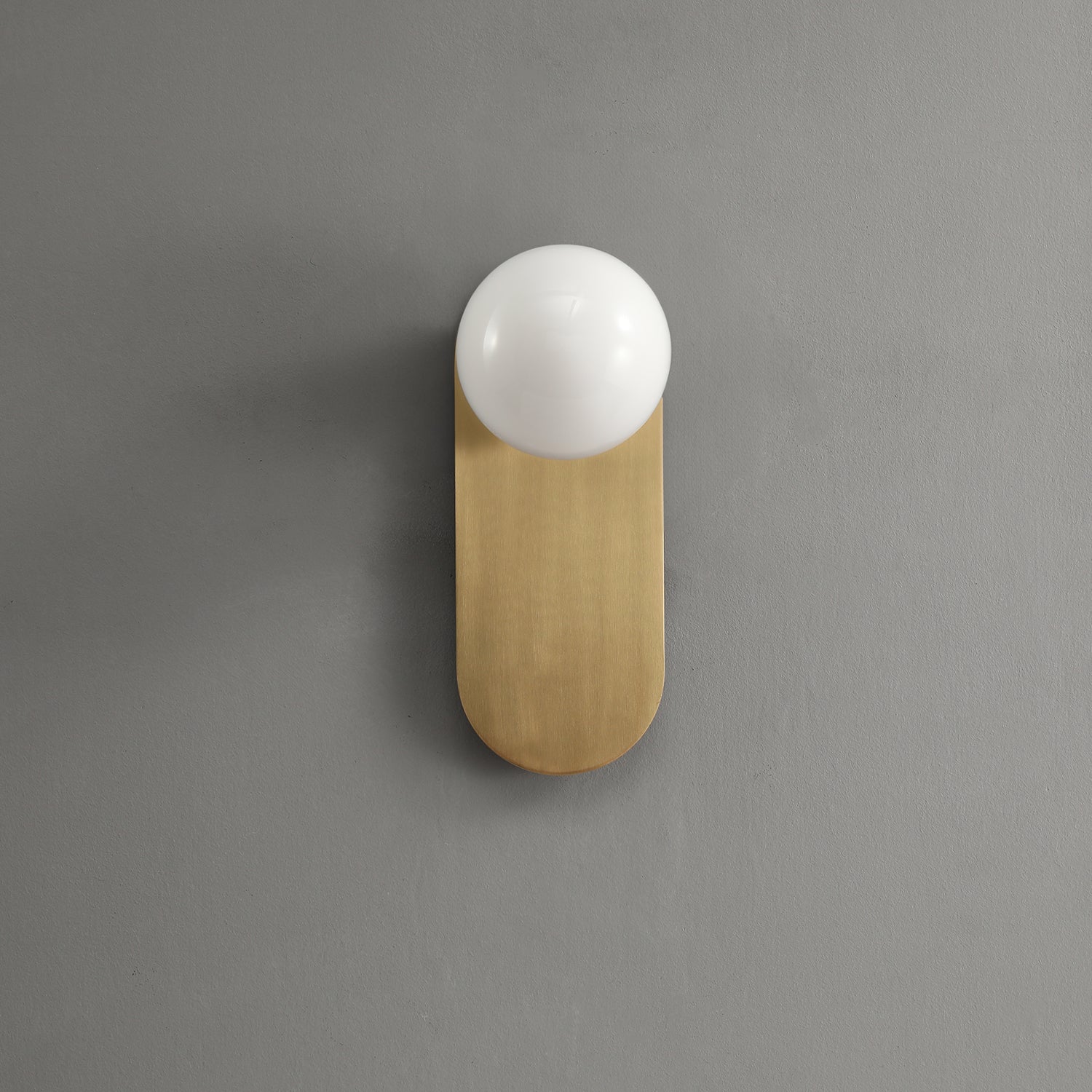 Liila_1_Brass_Wall_Lamp_Nuura_0006