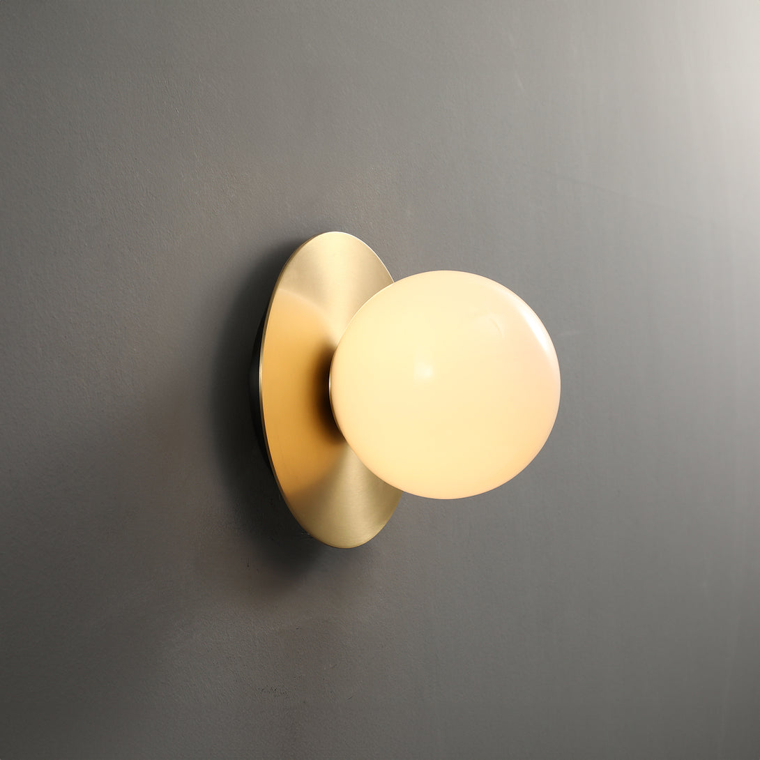 Liila 1 Brass Wall Lamp