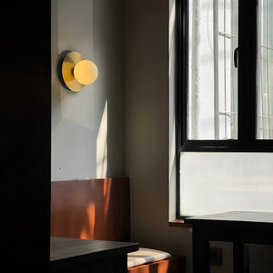 Liila_1_Brass_Wall_Lamp_Nuura_0019