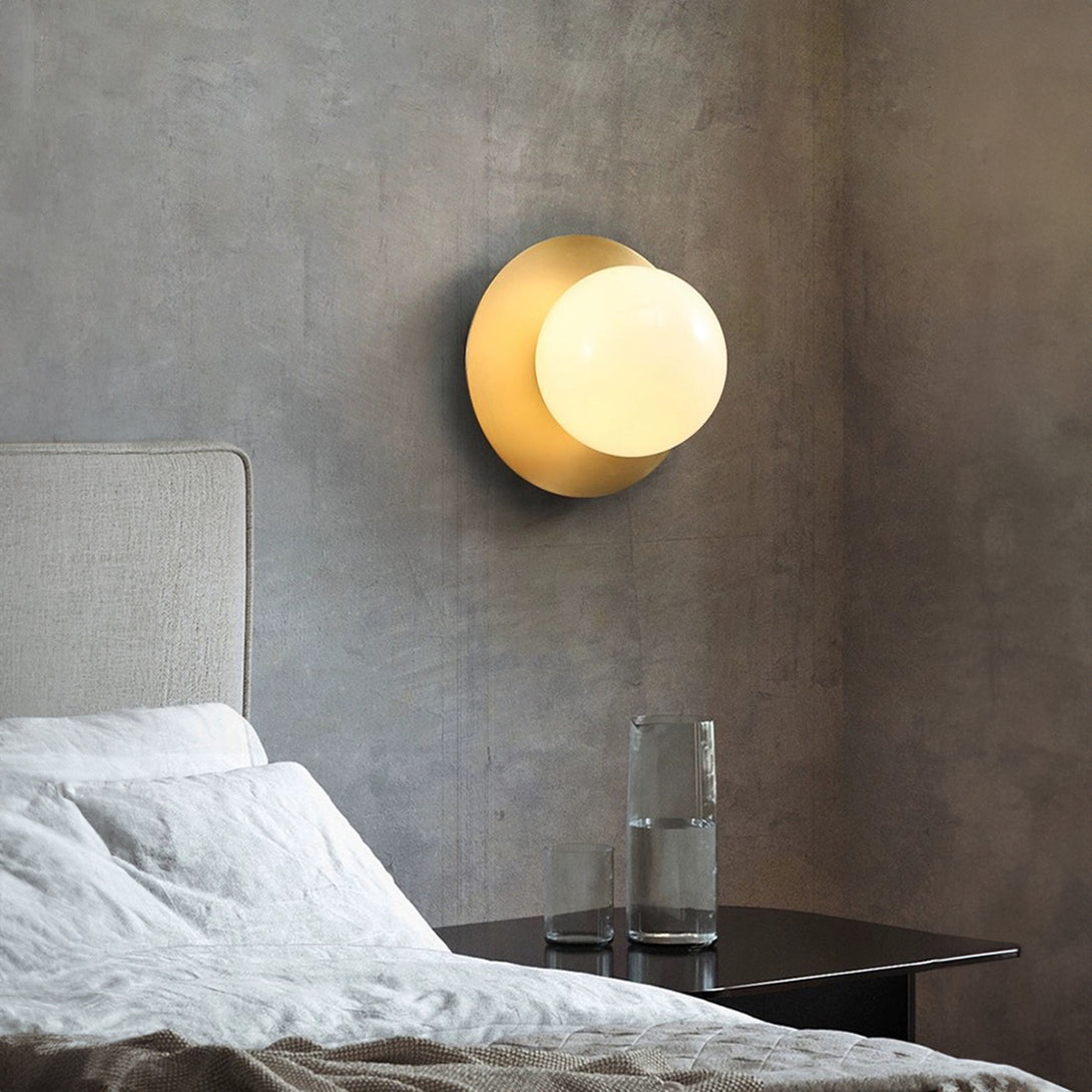 Liila 1 Brass Wall Lamp