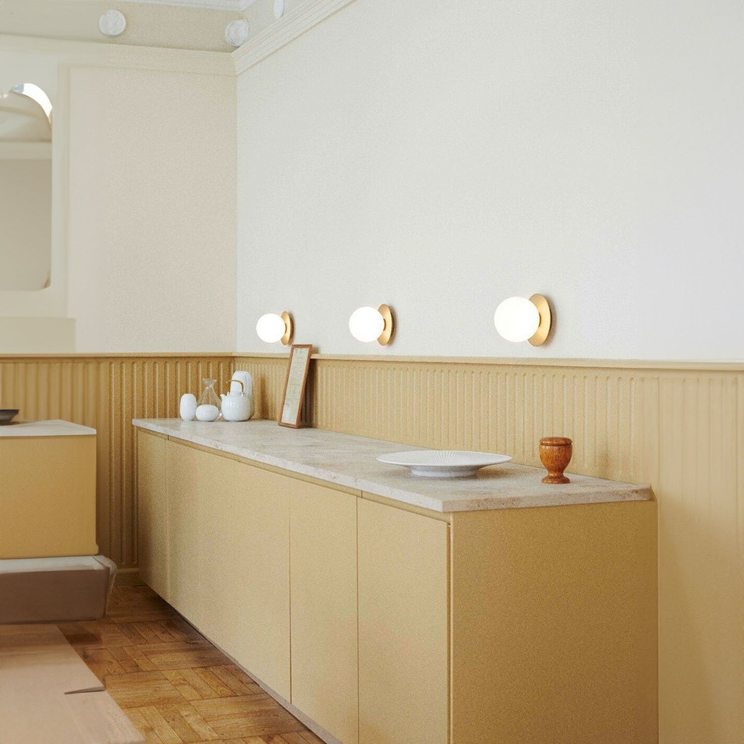 Liila_1_Brass_Wall_Lamp_Nuura_0022