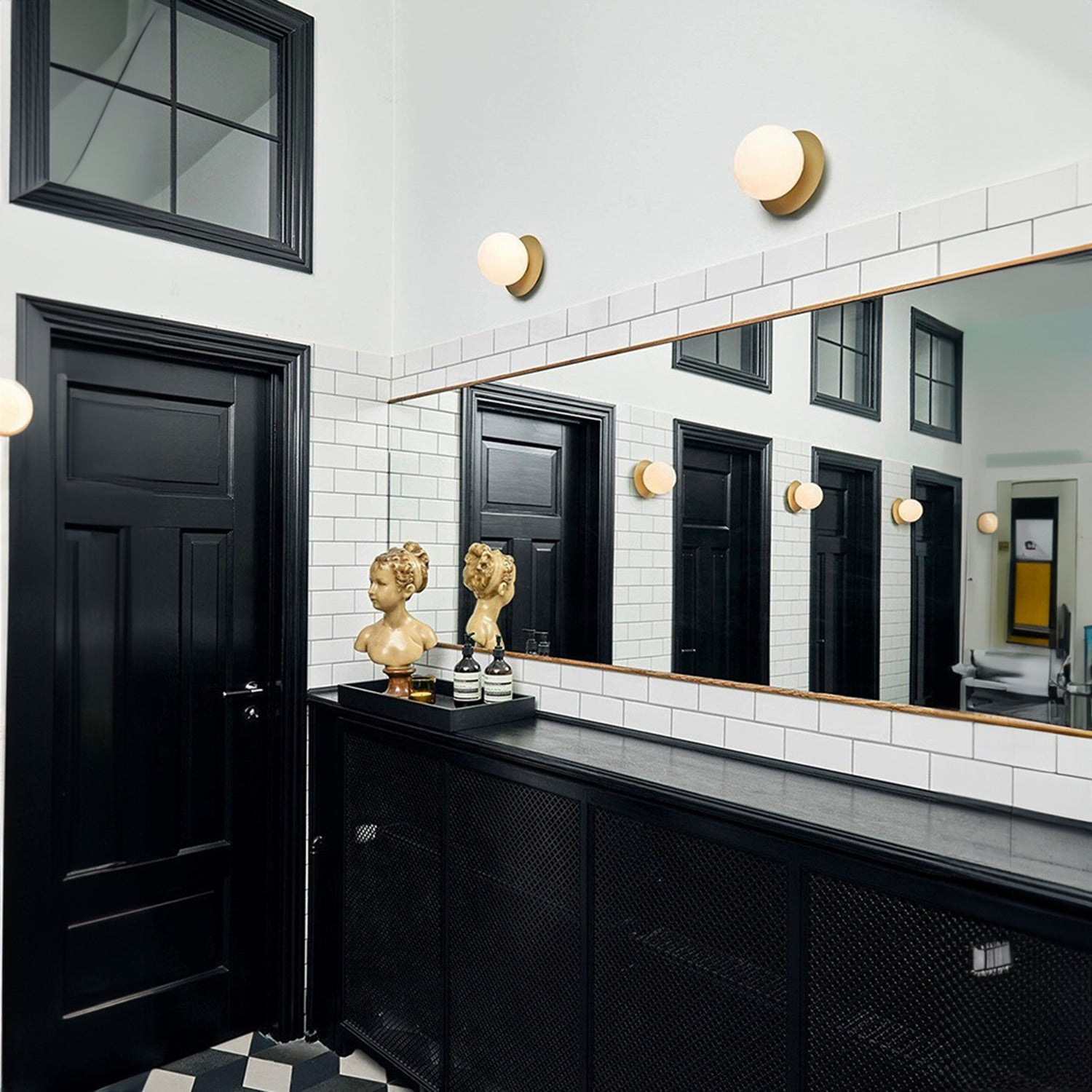 Liila_1_Brass_Wall_Lamp_Nuura_0023