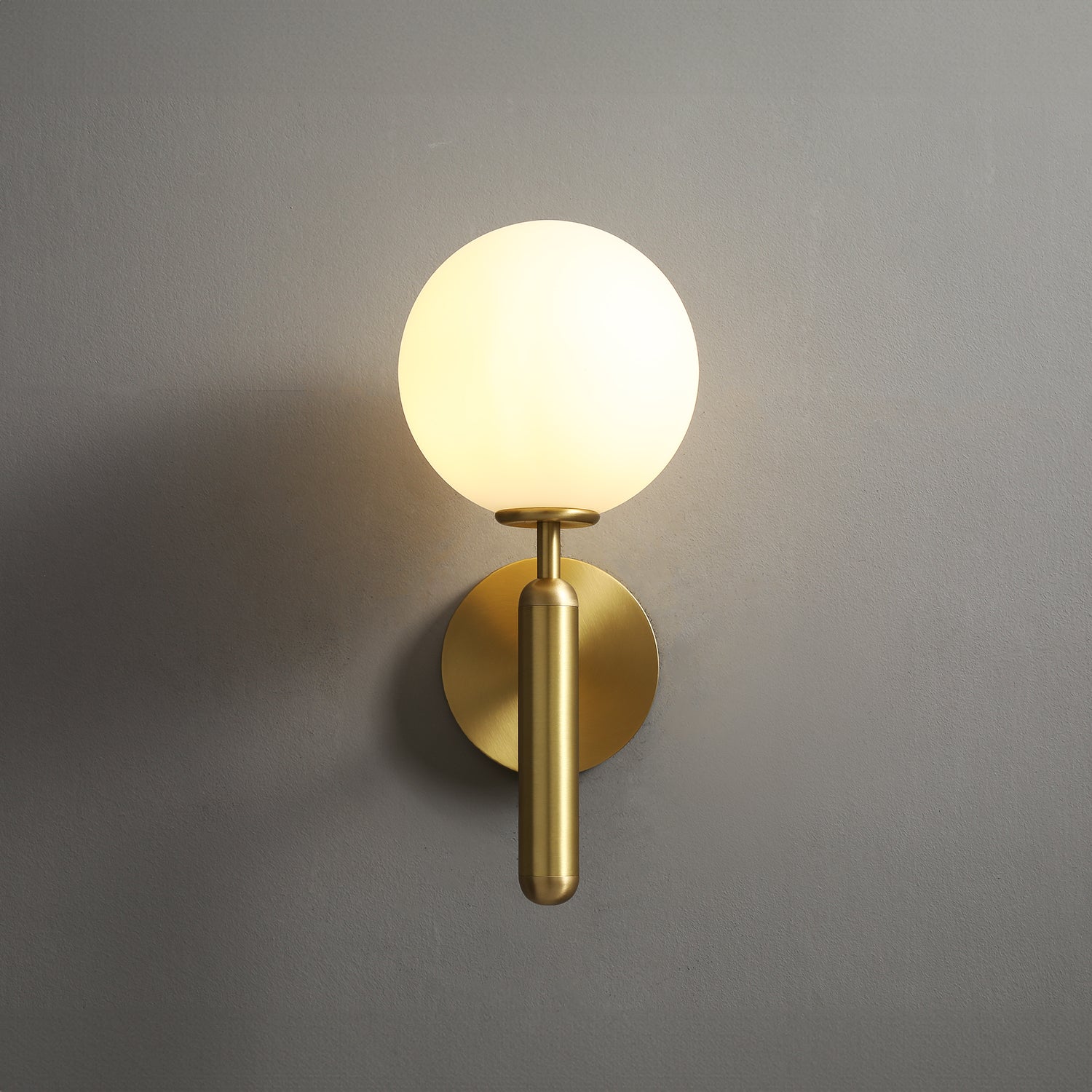 Miira_Brass_Wall_Lamp_Nuura_0005