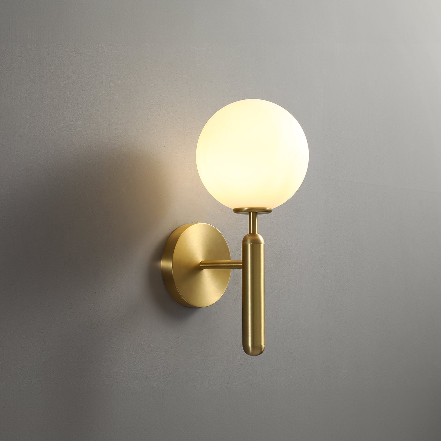 Miira_Brass_Wall_Lamp_Nuura_0006