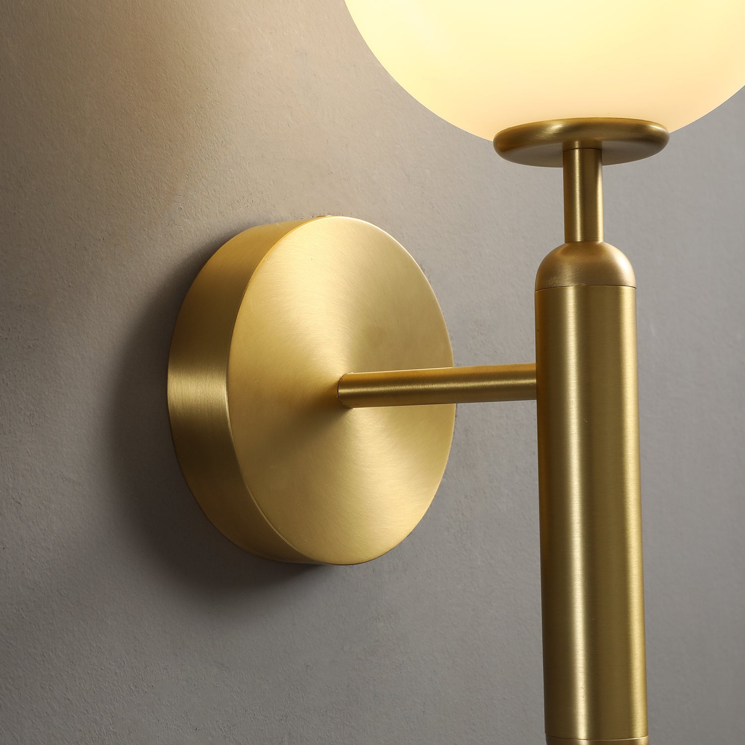 Miira_Brass_Wall_Lamp_Nuura_0007