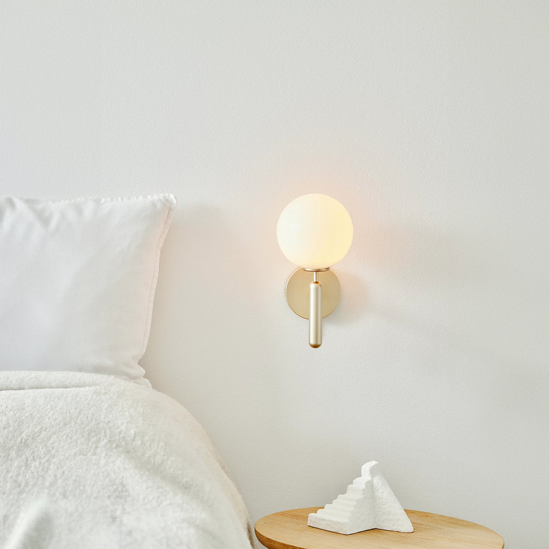 Miira_Brass_Wall_Lamp_Nuura_0012