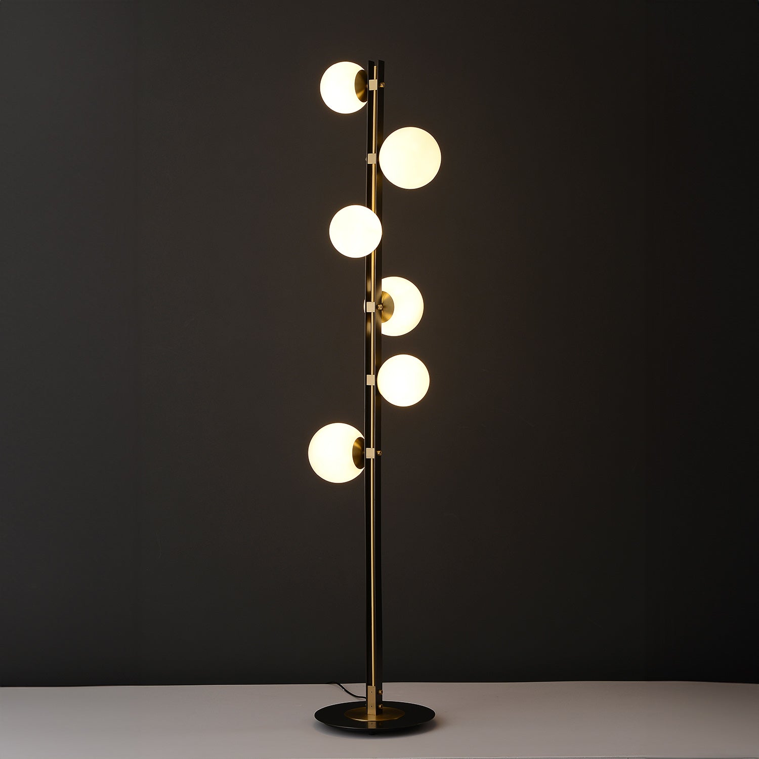 Planeta_P_Floor_Lamp_Studio_Kronos_05