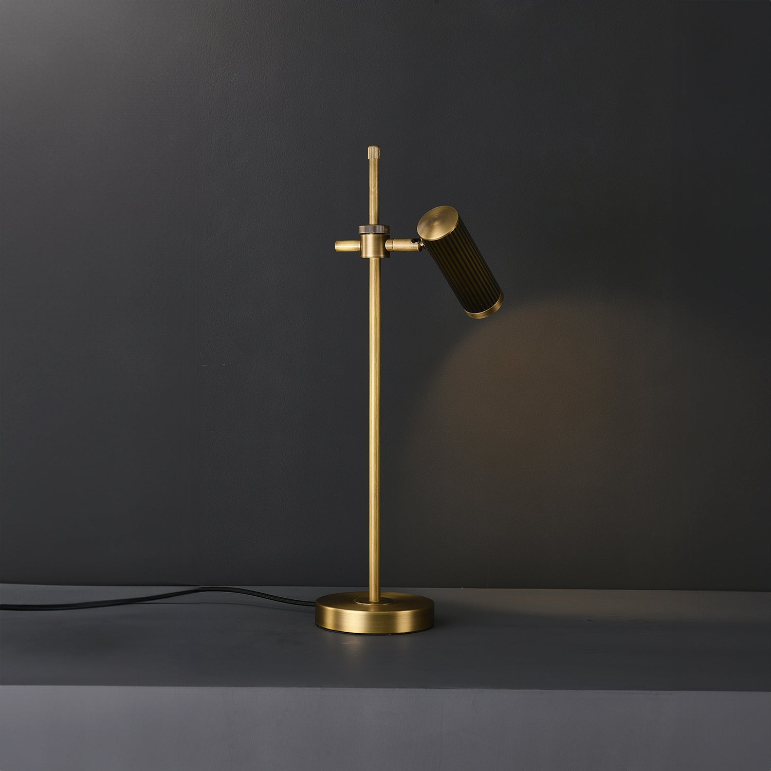 Spot_Desk_Lamp_06