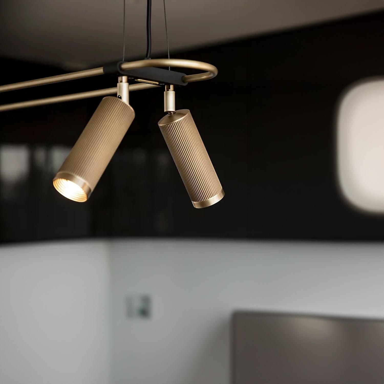 Spot_Linear_Suspension_Pendant_Light_J._Adams_14