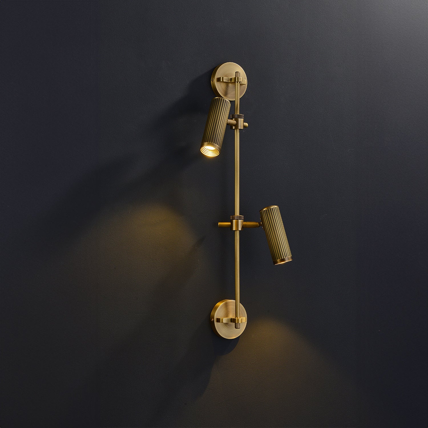 Spot_Wall_Rail_Single_J. Adams_06