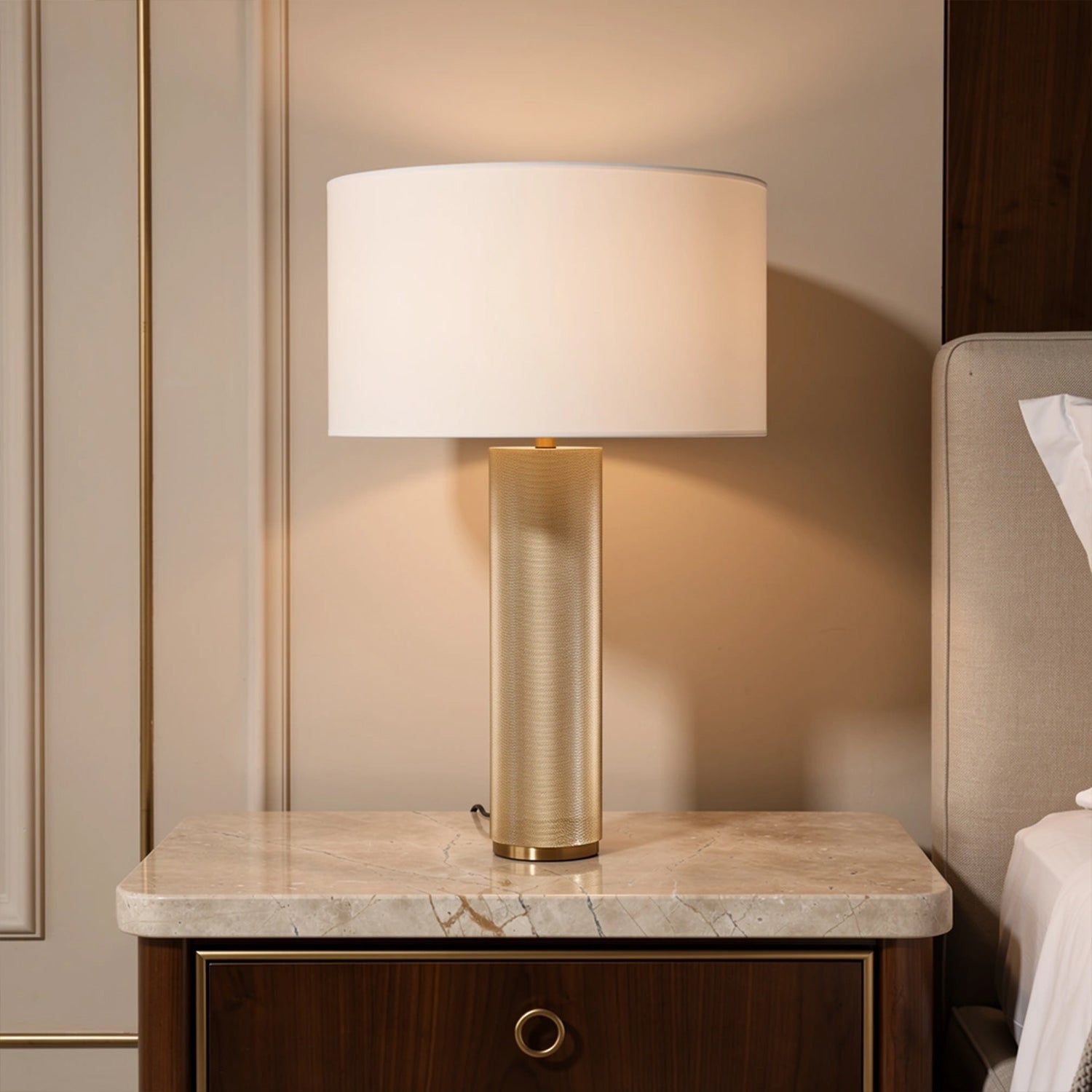 Utilitaire Knurled Table Lamp